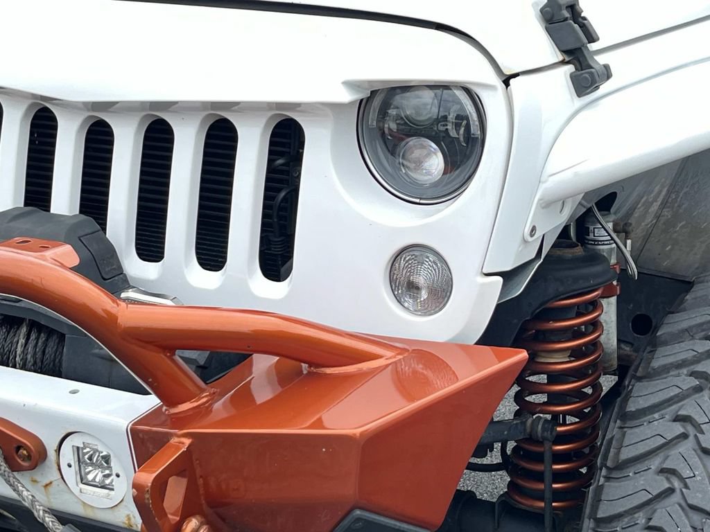 Used 2016 Jeep Wrangler Unlimited Sahara w/ Connectivity Group AWD/4WD image 11