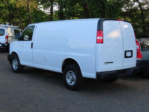 Used 2021 Chevrolet Express 2500 w/ Driver Convenience Package RWD image 3