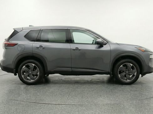 Used 2025 Nissan Rogue SV FWD image 11