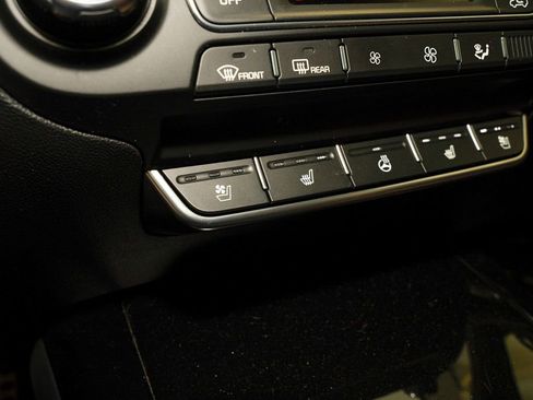 Used 2019 Kia Sorento SX image 18