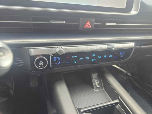 Used 2024 Hyundai Ioniq 6 SE RWD image 29