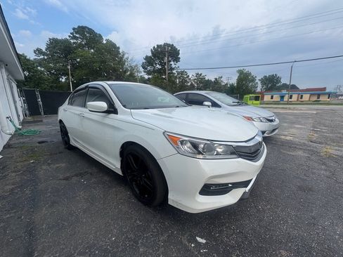 Used 2017 Honda Accord Sport Special Edition image 2
