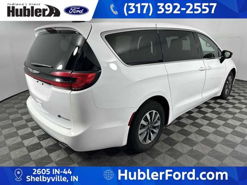 Used 2024 Chrysler Pacifica Limited FWD image 8