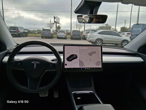 Used 2021 Tesla Model Y Performance image 24