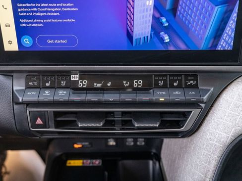 Used 2025 Toyota Camry XLE w/ Premium Plus Package image 27