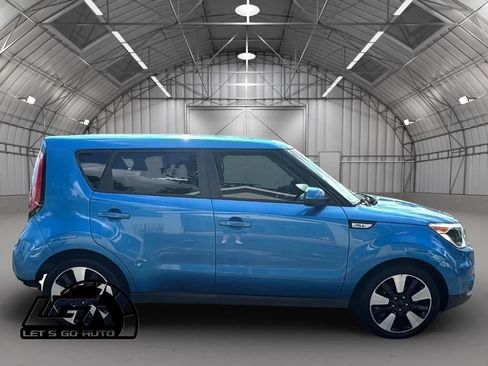 Used 2017 Kia Soul + w/ Designer's Package FWD image 8