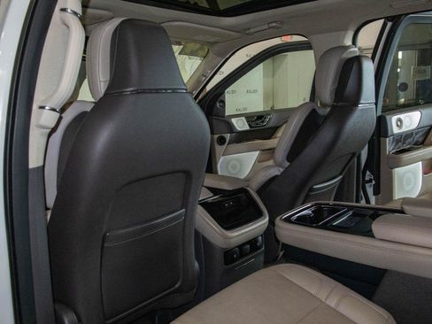Used 2024 Lincoln Navigator Reserve AWD/4WD image 10