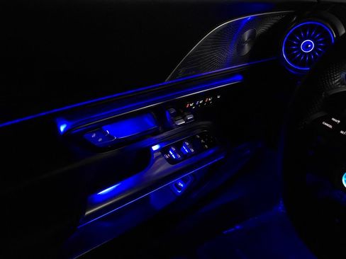 Used 2022 Mercedes-Benz SL 55 AMG 4MATIC w/ Driver Assistance Package image 33