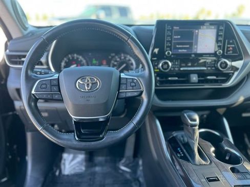Used 2021 Toyota Highlander Limited FWD image 14