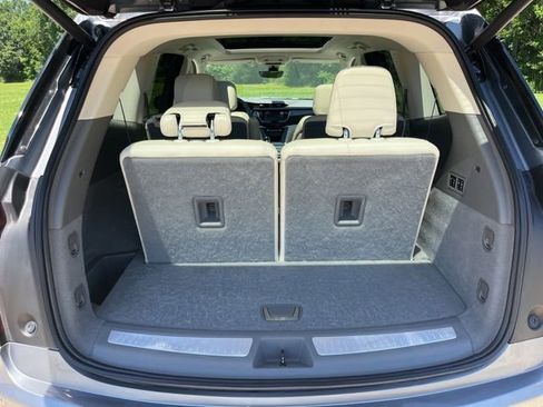 Certified 2022 Cadillac XT6 Premium Luxury w/ Technology Package FWD image 4