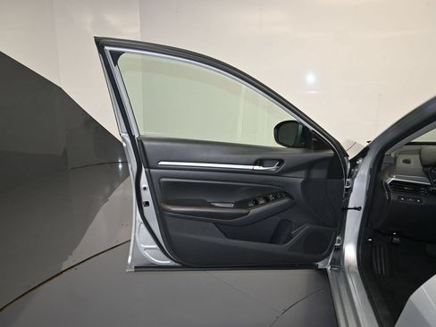 Certified 2024 Nissan Altima 2.5 SR FWD image 10