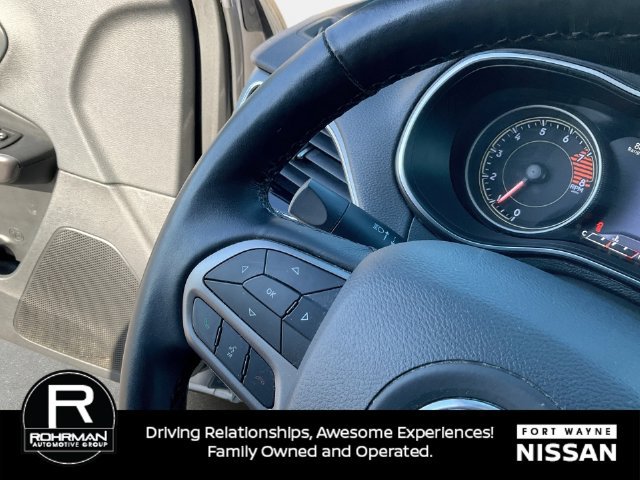 Used 2019 Jeep Cherokee Limited AWD/4WD image 23