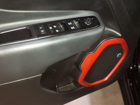 Used 2019 Jeep Renegade Trailhawk w/ UConnect 8.4 Nav Group AWD/4WD image 14