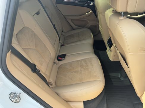 Used 2018 Porsche Macan AWD/4WD image 19