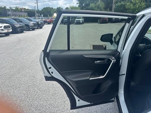 Used 2023 Toyota RAV4 SE w/ Convenience Package AWD/4WD image 17