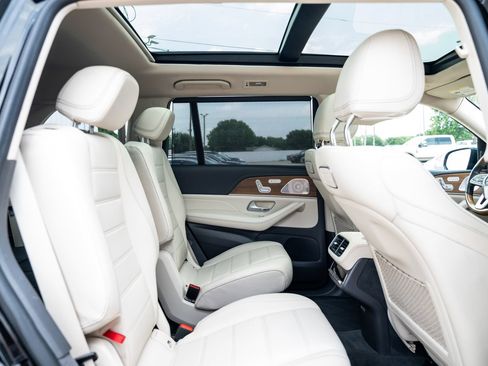 Used 2020 Mercedes-Benz GLS 580 4MATIC image 28