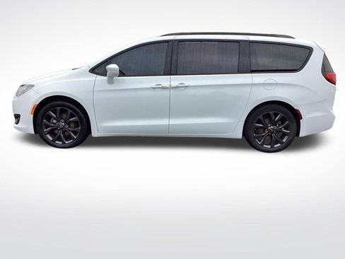 Used 2018 Chrysler Pacifica Touring-L Plus w/ S Appearance Package FWD image 6