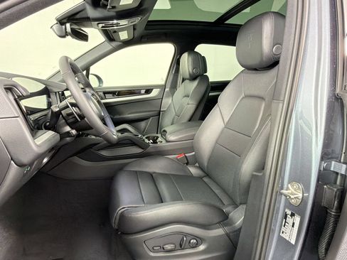 Certified 2026 Porsche Cayenne AWD/4WD image 5