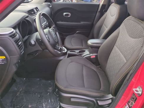 Used 2016 Kia Soul + image 16