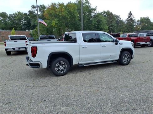 Used 2024 GMC Sierra 1500 SLE image 3