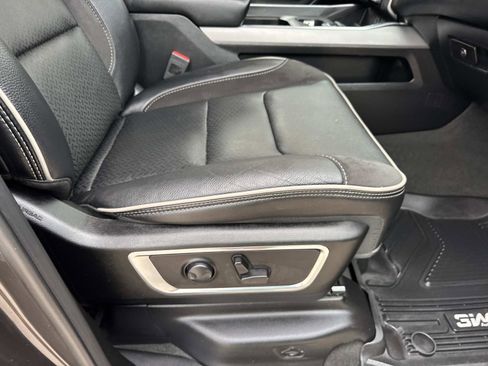 Used 2024 RAM 1500 Laramie RWD image 12