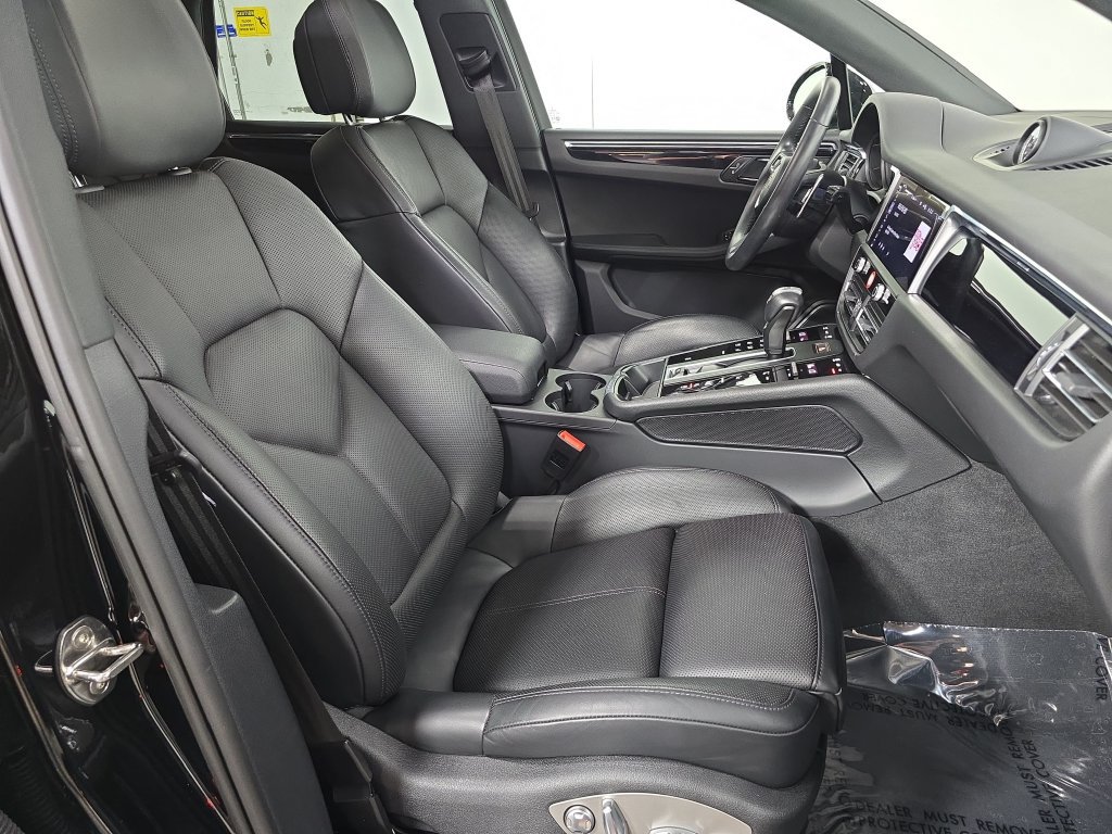 Certified 2026 Porsche Macan AWD/4WD image 27