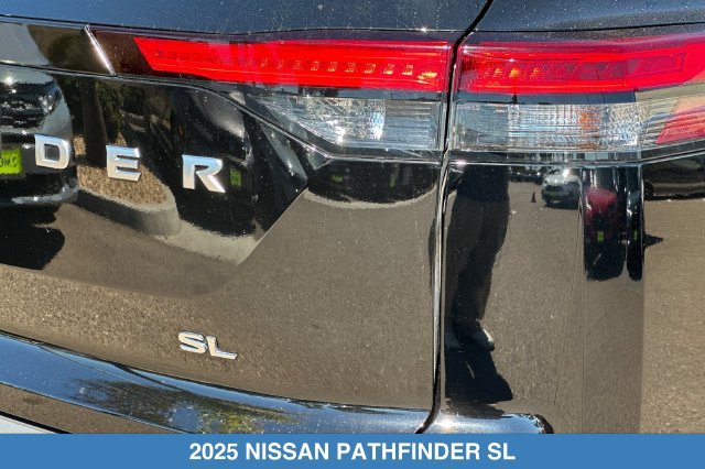 Used 2025 Nissan Pathfinder SL w/ SL Premium Package FWD image 30