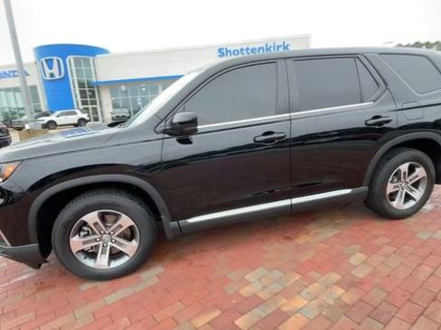 Certified 2025 Honda Pilot EX-L image 6