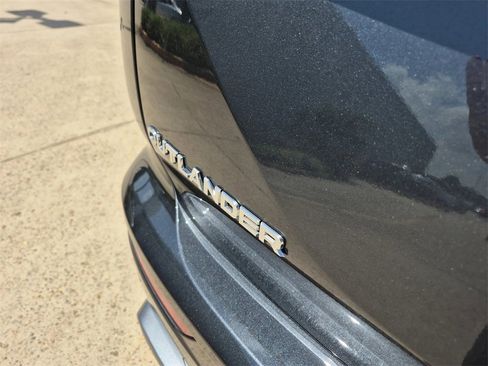 New 2025 Mitsubishi Outlander SEL image 32