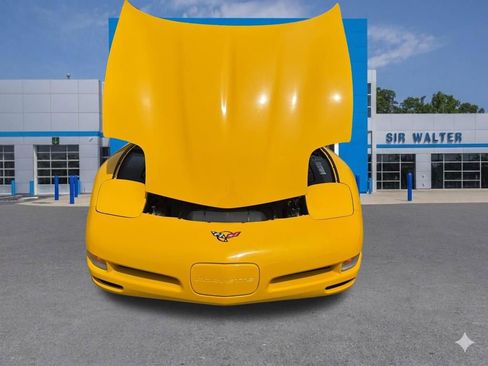 Used 2004 Chevrolet Corvette Convertible w/ Preferred Equipment Group image 41