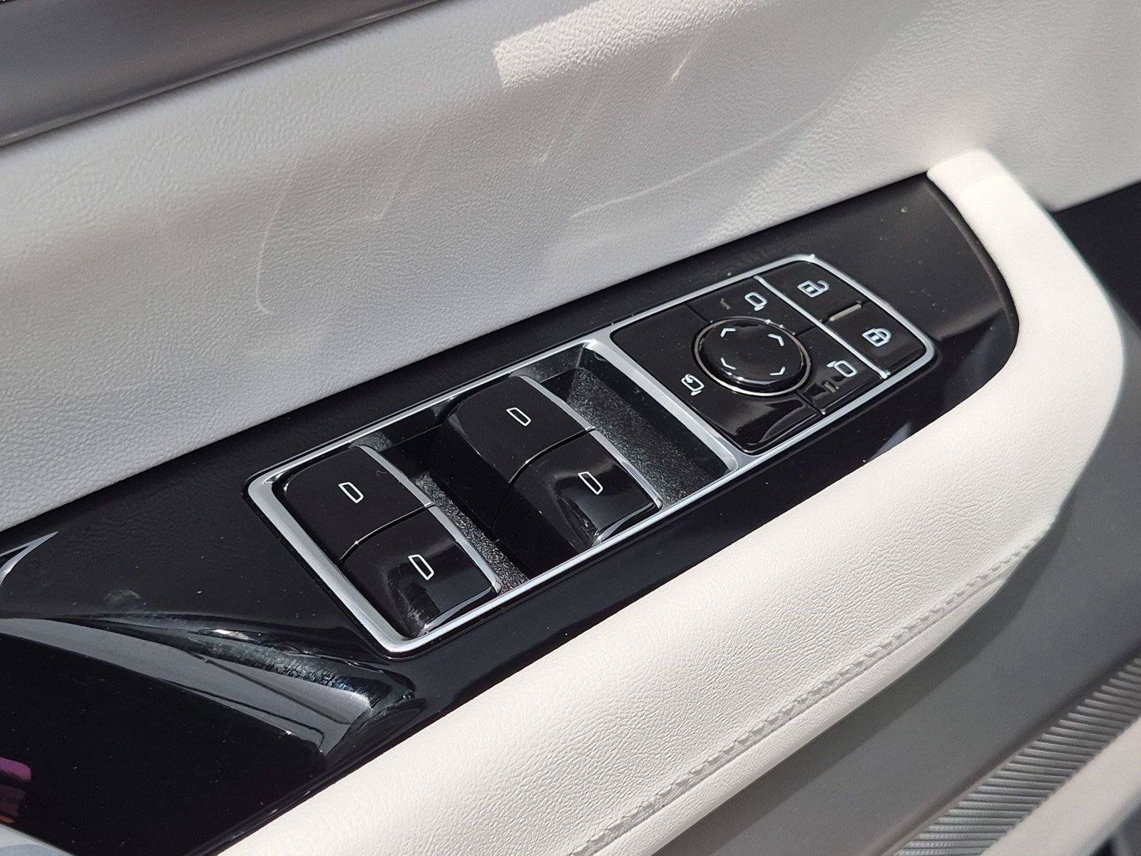 New 2027 Cadillac Vistiq Sport w/ LPO, Floor Liner Package AWD/4WD image 25