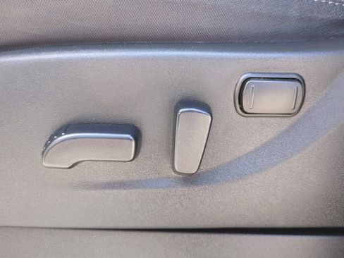 Certified 2025 Nissan Frontier SV RWD image 16