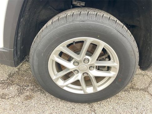 Used 2023 Jeep Grand Cherokee L Laredo image 23