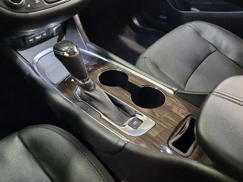 Used 2019 Chevrolet Malibu Premier w/ Sun and Wheel Package FWD image 26