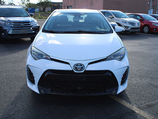Used 2018 Toyota Corolla SE FWD image 3