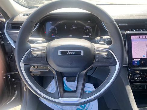 Used 2023 Jeep Grand Cherokee L Limited AWD/4WD image 14