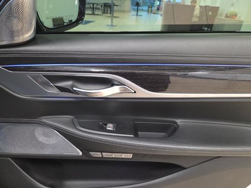 Used 2017 BMW 750i xDrive image 20