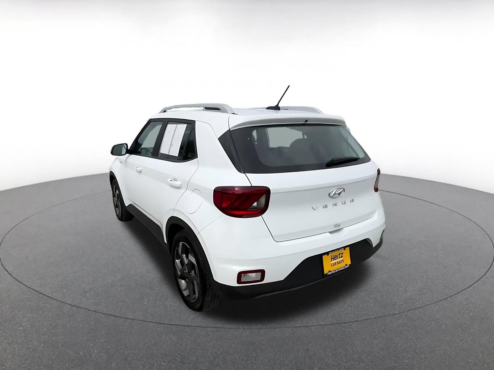 Used 2026 Hyundai Venue SEL FWD image 10