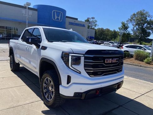 Used 2025 GMC Sierra 1500 AT4 AWD/4WD image 2