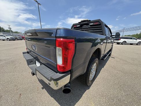 Used 2017 Ford F250 XLT w/ XLT Premium Package AWD/4WD image 5