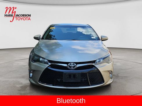Used 2015 Toyota Camry SE FWD image 2
