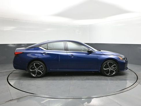 Used 2024 Nissan Altima 2.5 SR w/ SR Premium Package image 26