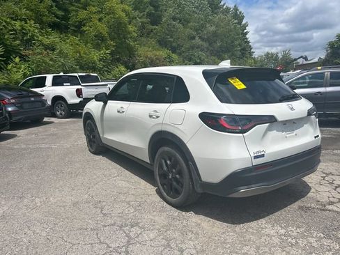 Used 2023 Honda HR-V Sport image 3