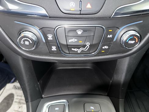 Used 2023 Chevrolet Equinox LT w/ LPO, Floor Liner Package AWD/4WD image 38
