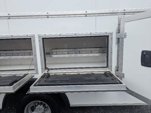 Used 2023 Chevrolet Express 4500 w/ Power Convenience Package image 7