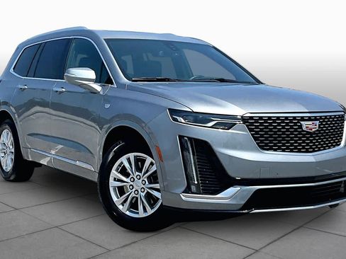 Used 2025 Cadillac XT6 Luxury FWD image 3