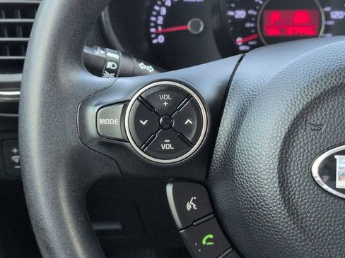 Used 2016 Kia Soul + FWD image 22