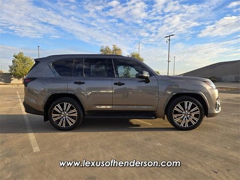 Used 2024 Lexus LX 600 4WD w/ Luxury Package image 7