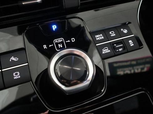 Used 2024 Subaru Solterra Limited image 17