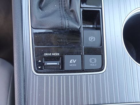 Used 2025 Toyota Sienna LE FWD image 21